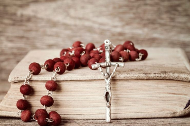 croce, libro e rosario