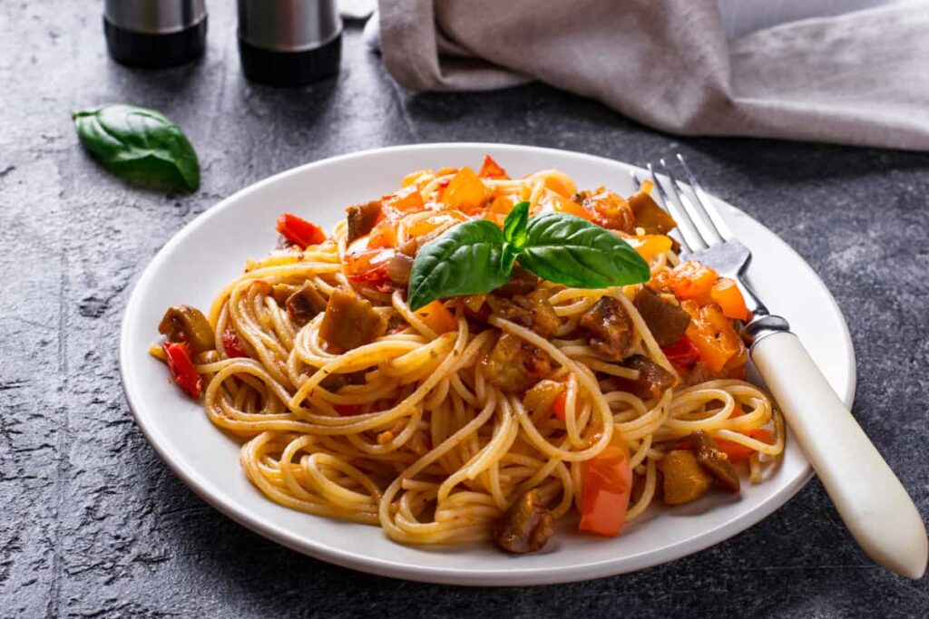 spaghetti vegani con ragu di seitan