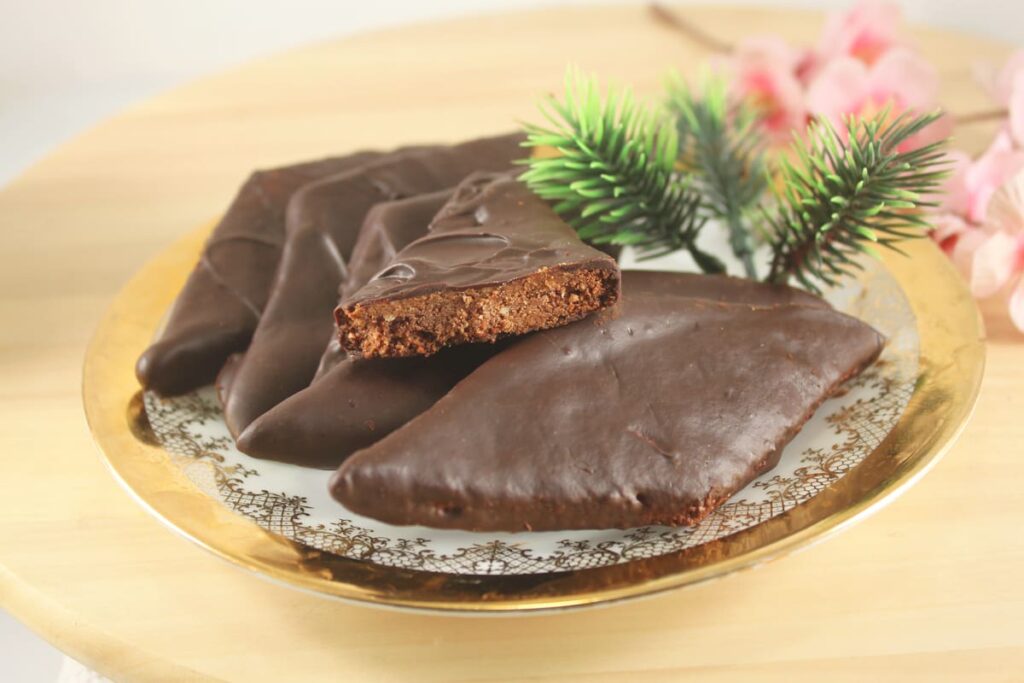 biscotti mostaccioli napoletani ricoperti di cioccolato 