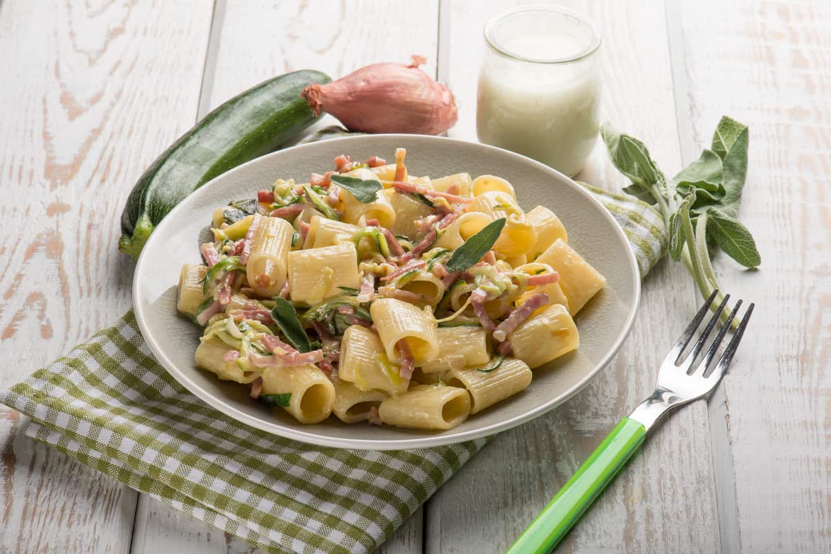 pasta panna zucchine e speck