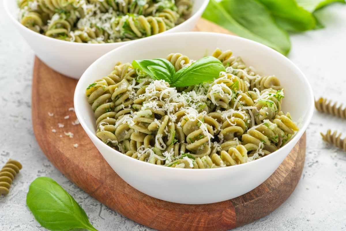 piatti di pasta al pesto