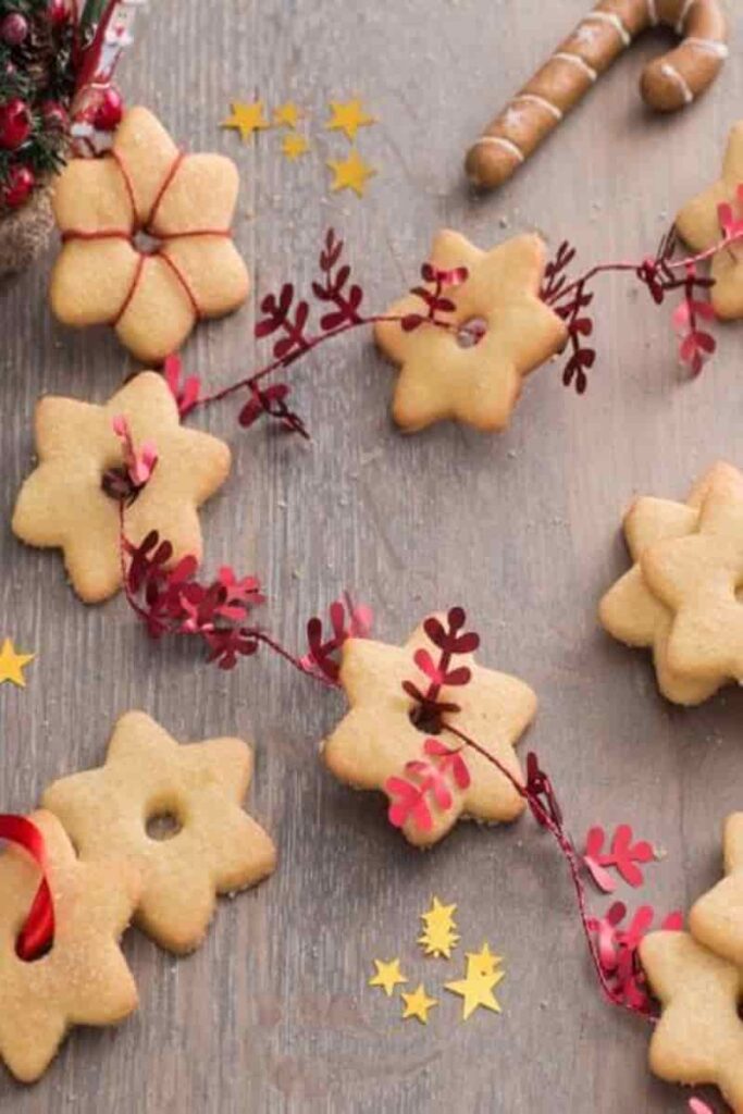 biscotti decorativi da appendere all'albero di Natale