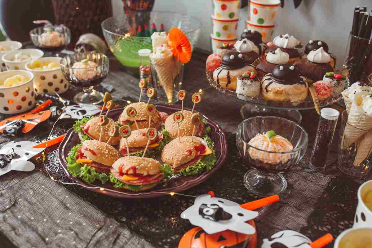 tavola decorata per Halloween