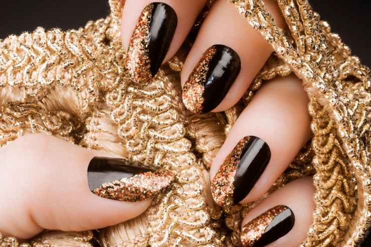 nail art oro e nero