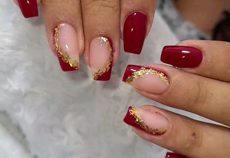 nail art rosso e dorato