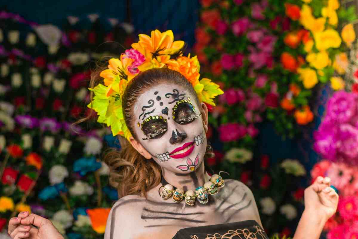 Una ragazza truccata per carnevale