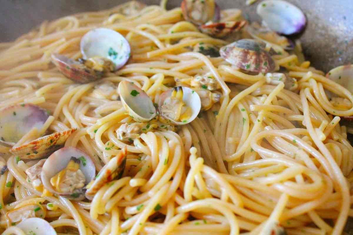 piatto di spaghetti alle vongole