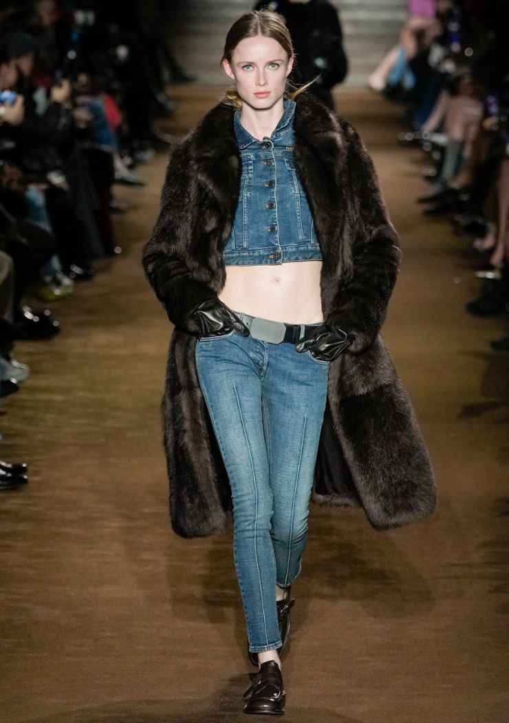 modella Miu Miu sfilata autunno inverno 2024-25