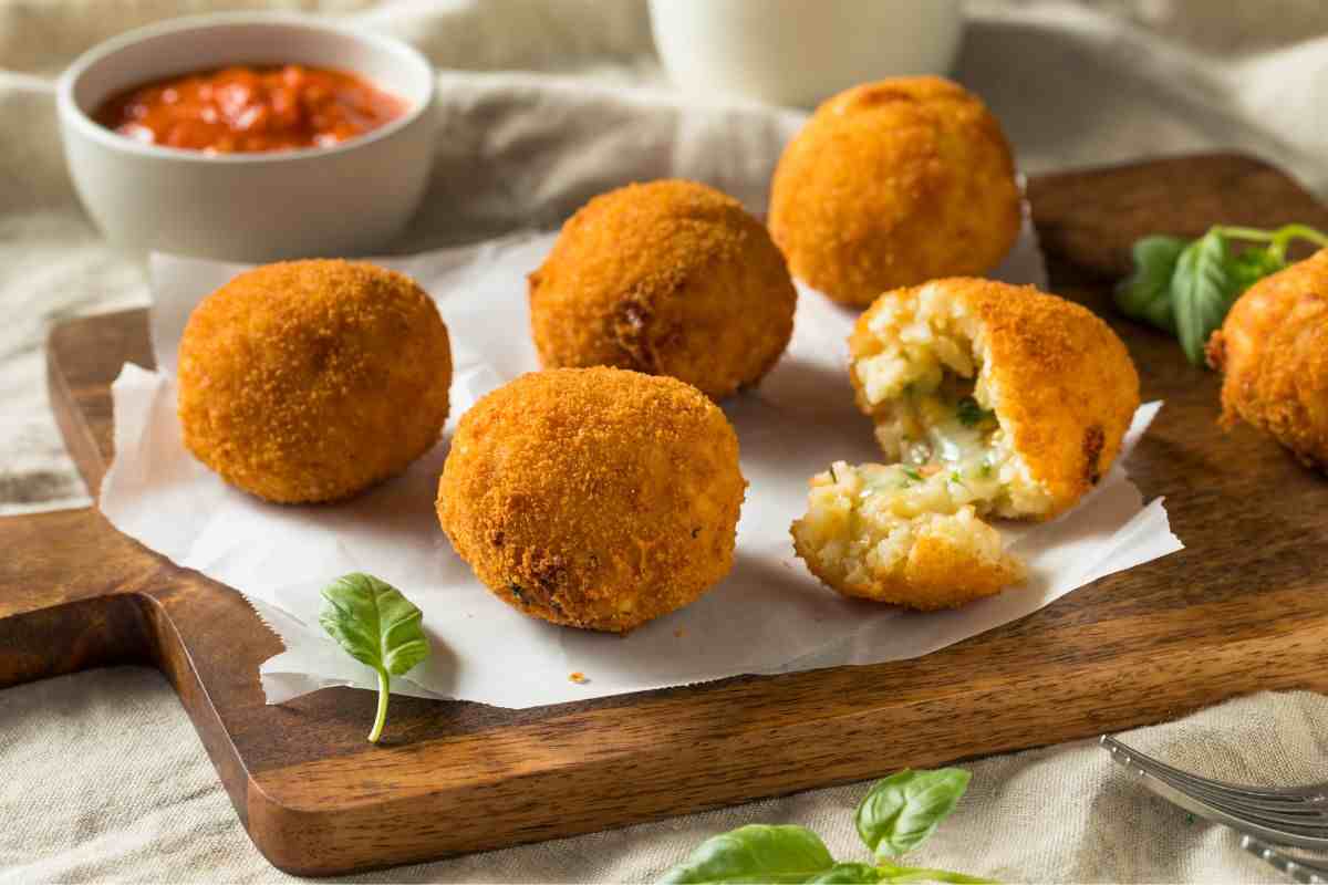 arancini su tagliere