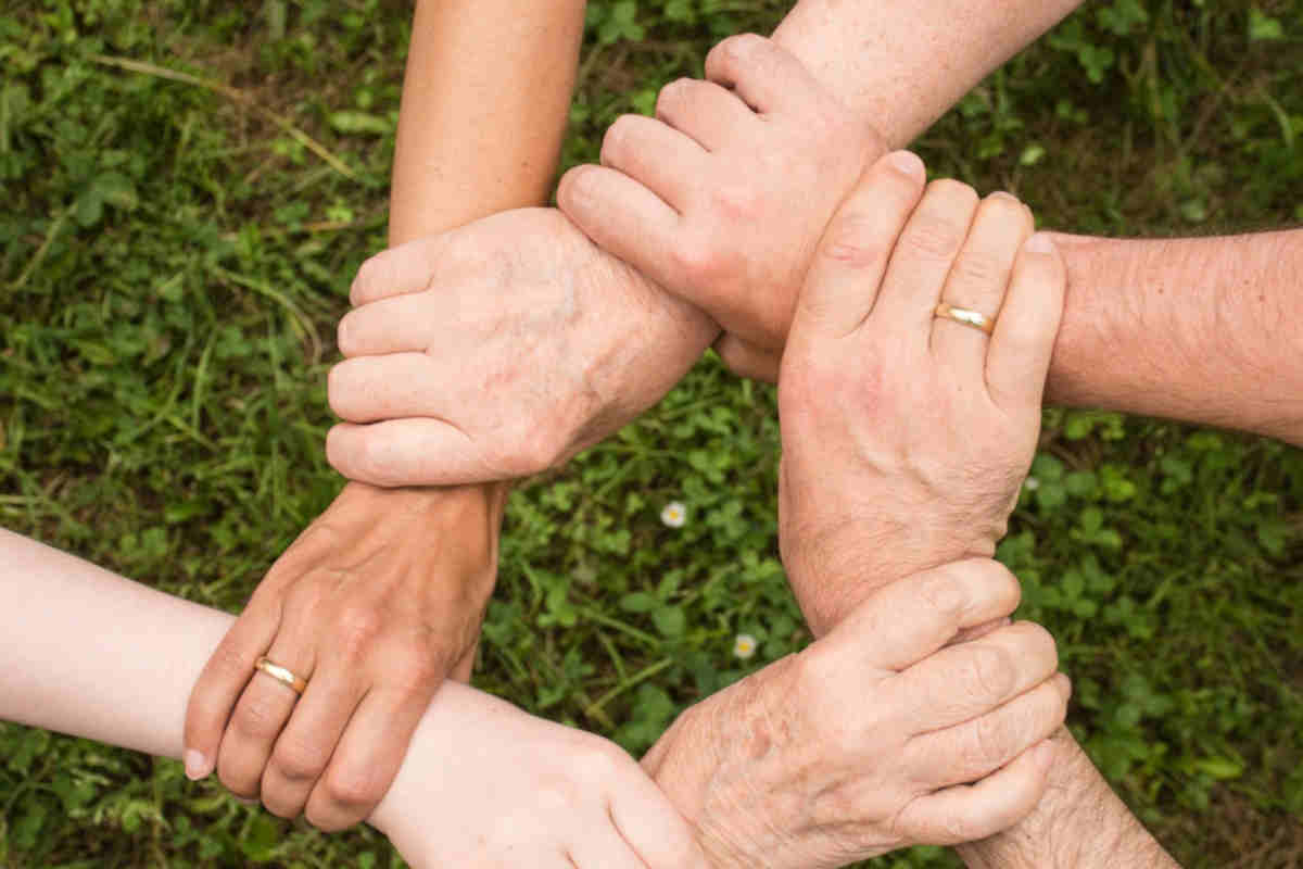 Famiglia che si stringe