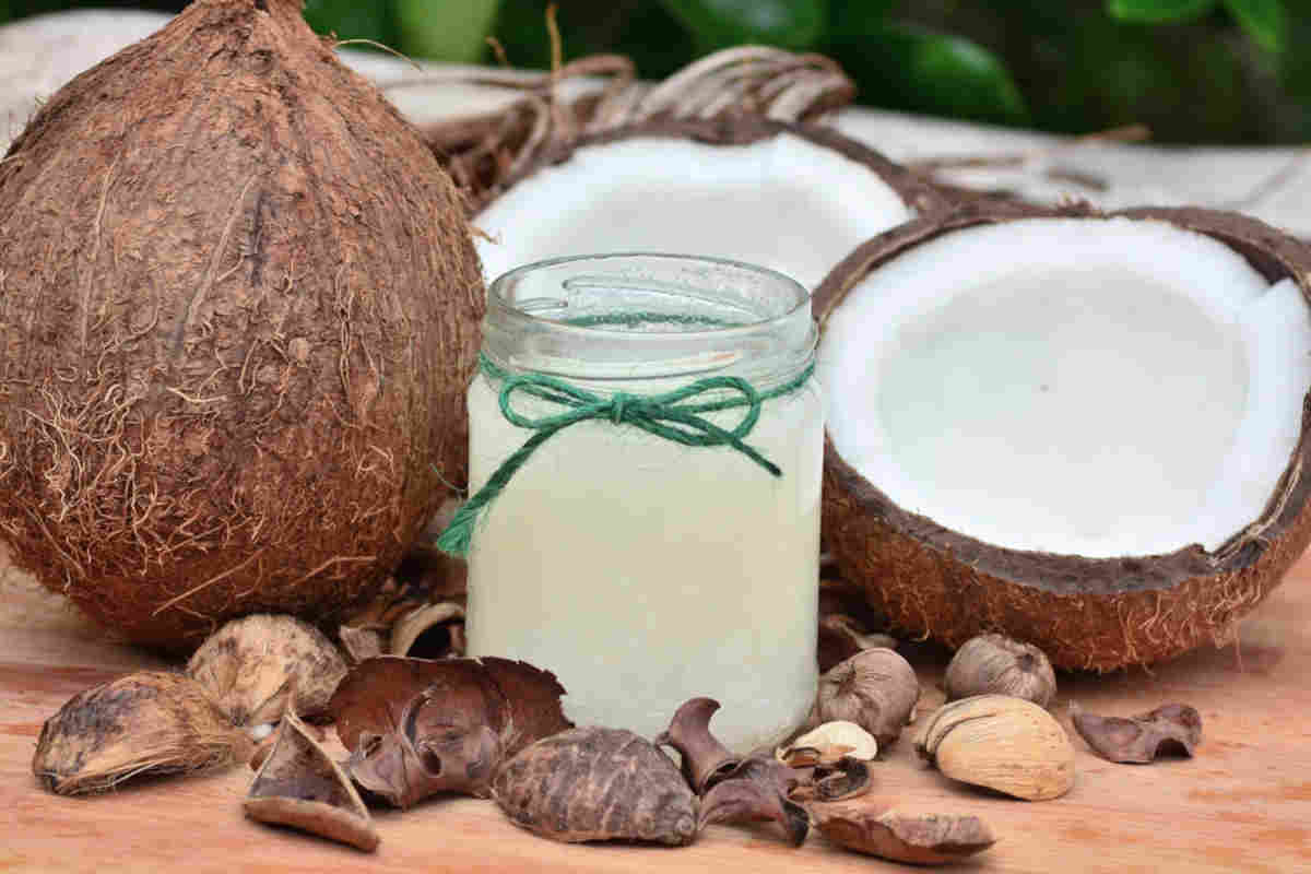 Olio di cocco per maschera per capelli fai-da-te