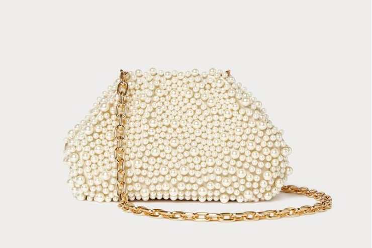 pochette con applicazioni di perle