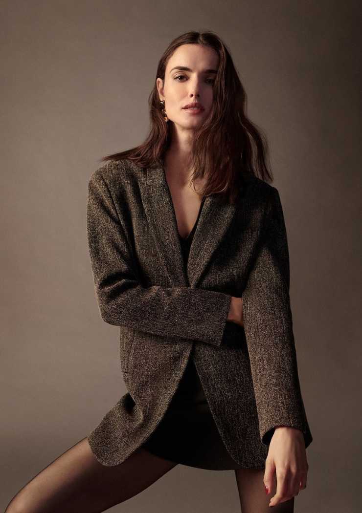 modella con blazer in tweed