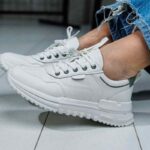 sneakers indossate da una persona