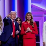 Donald e Melania Trump con altre donne