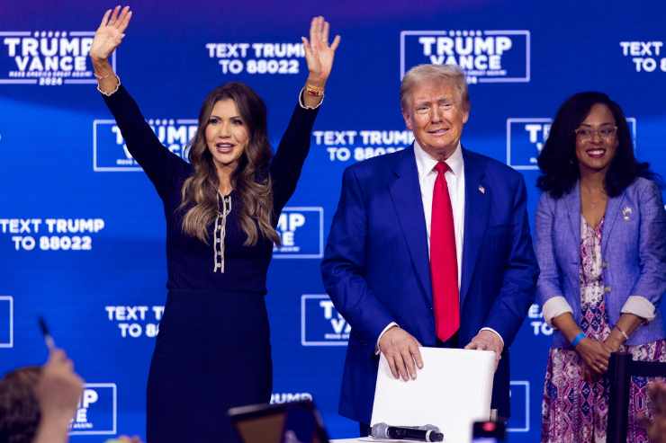 Kristi Noem e Donald Trump