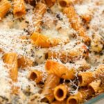 teglia di pasta al forno funghi e salsiccia