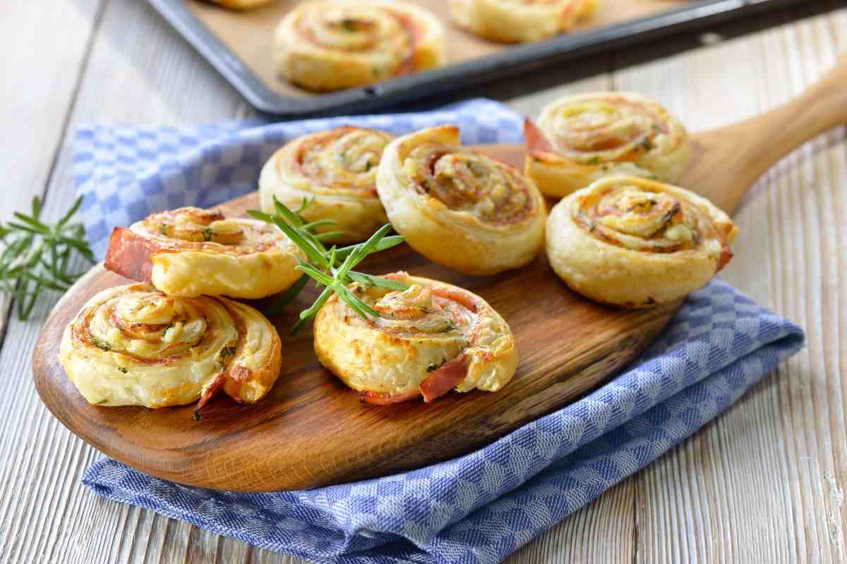 rotoli pasta sfoglia prosciutto e formaggio