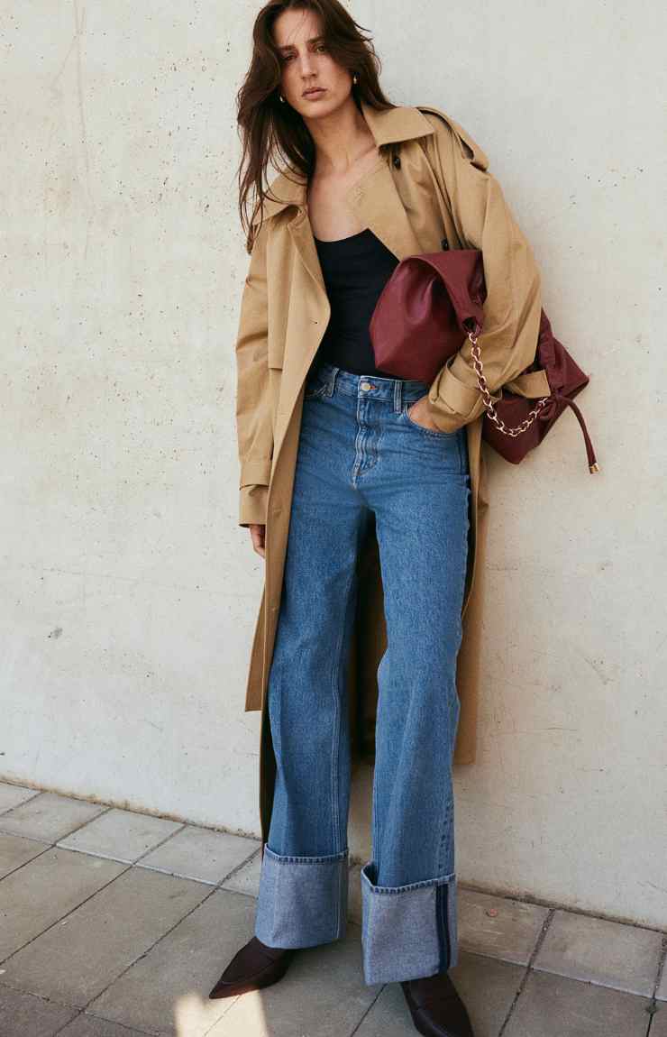 modella H&M jeans con risvolto