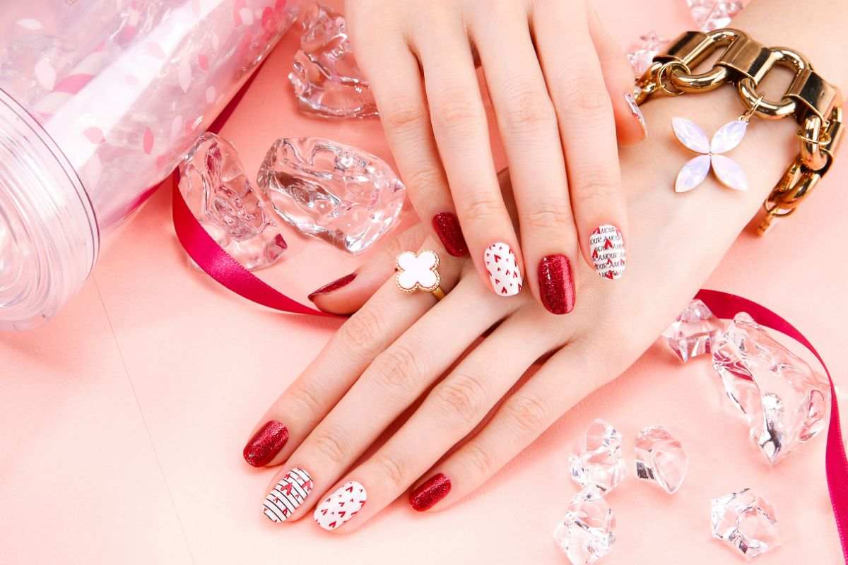 nail art rossa