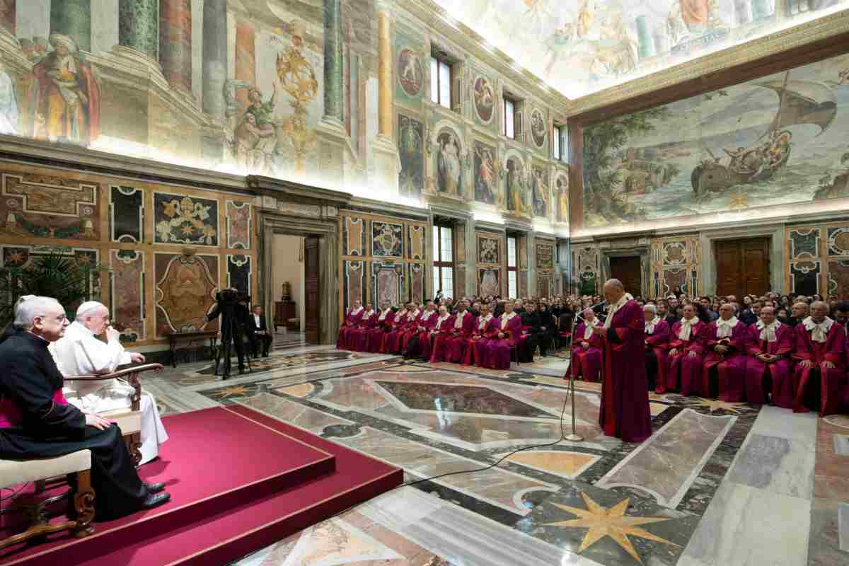 Papa Francesco, durante l'incontro con il Collegio dei Prelati Uditori del Tribunale della Rota Romana, in occasione dell'inaugurazione dell'anno giudiziario, Città del Vaticano