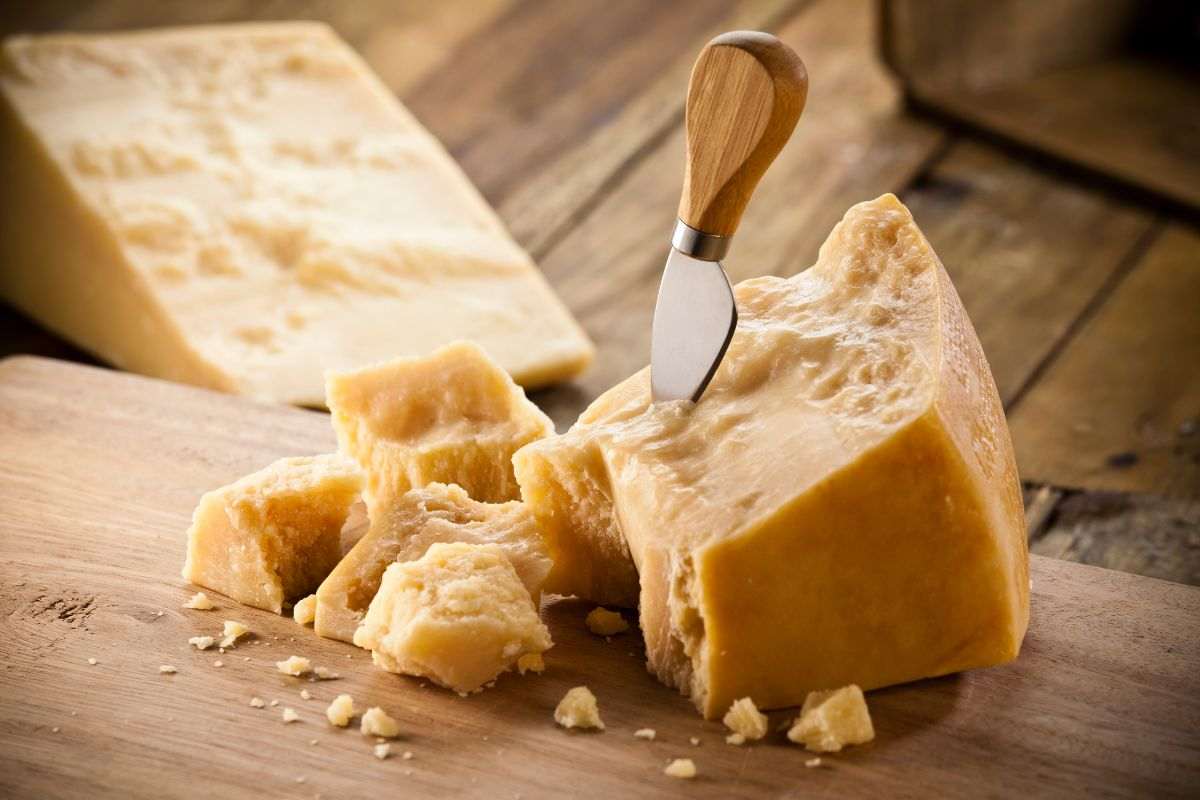 parmigiano su tagliere