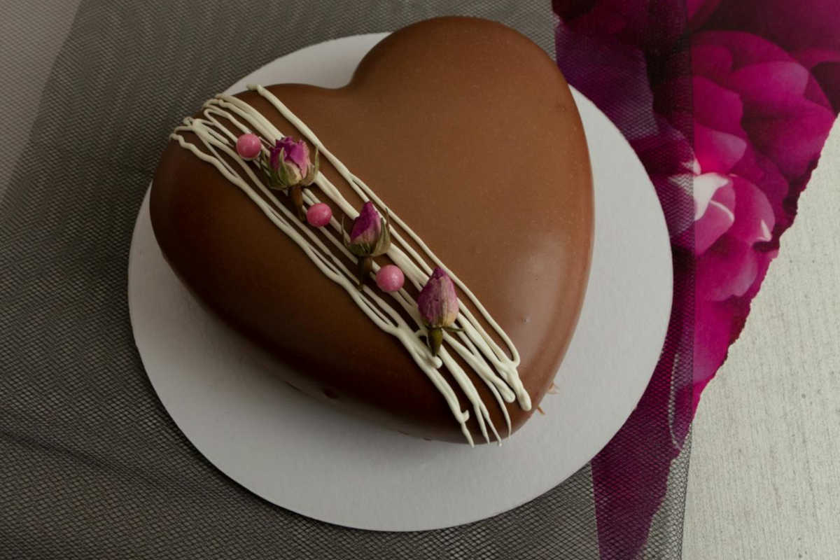 Torta a forma di cuore al cioccolato