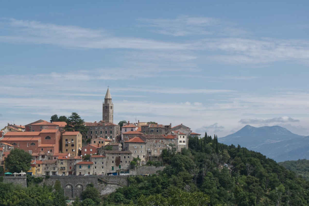 Vista di Barga, borgo medievale in Toscana