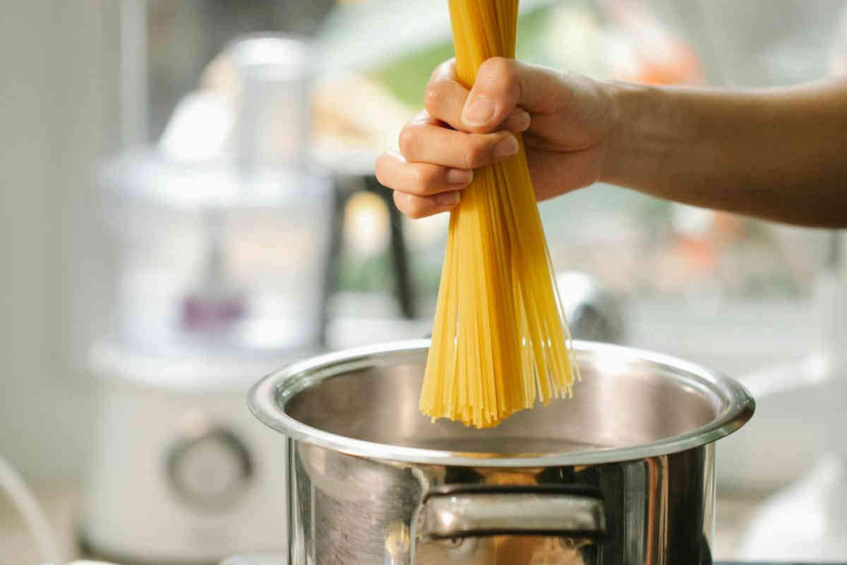 Spaghetti da gettare in pentola