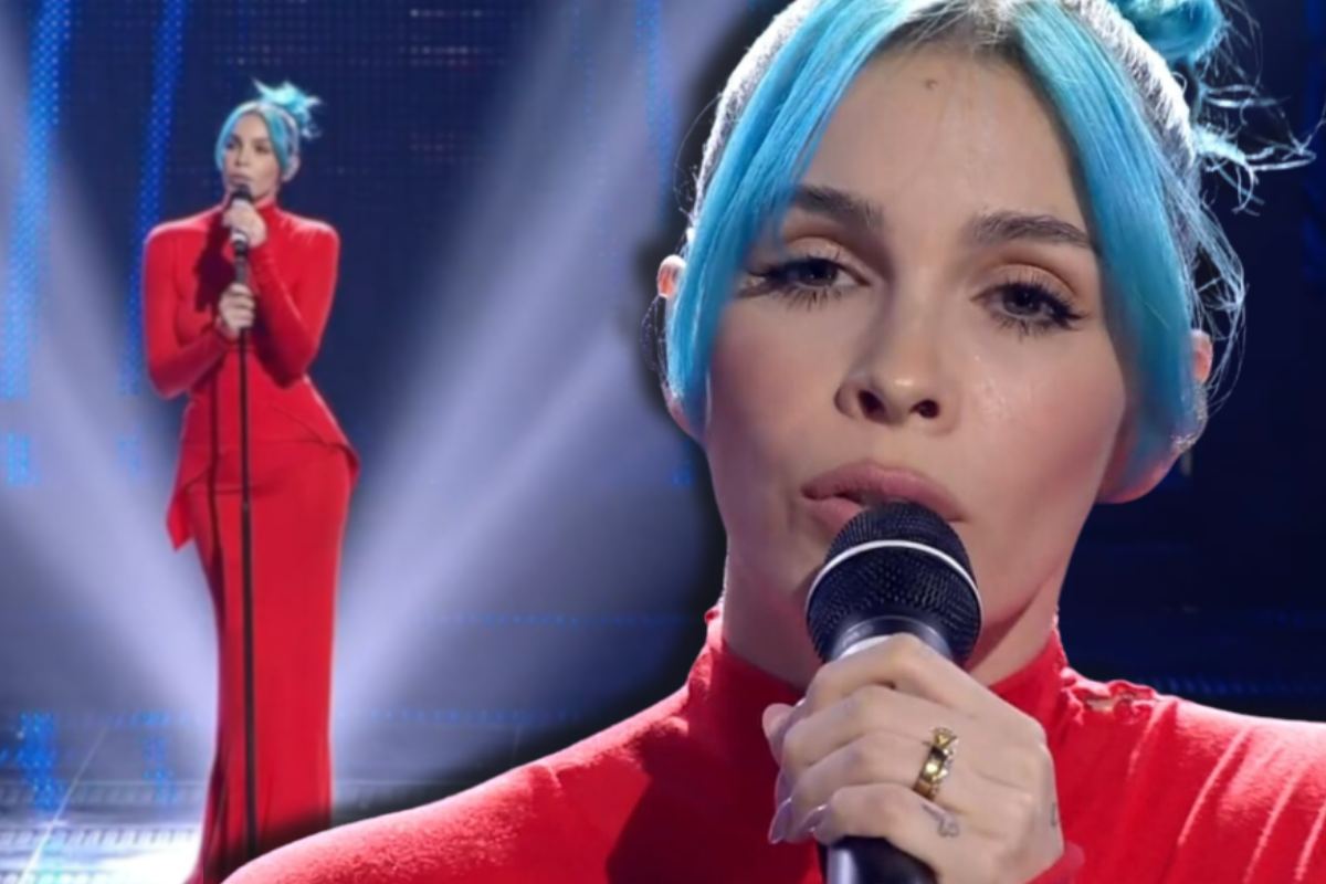 Primo piano e figura intera di Rose Villain sul palco di Sanremo 2025