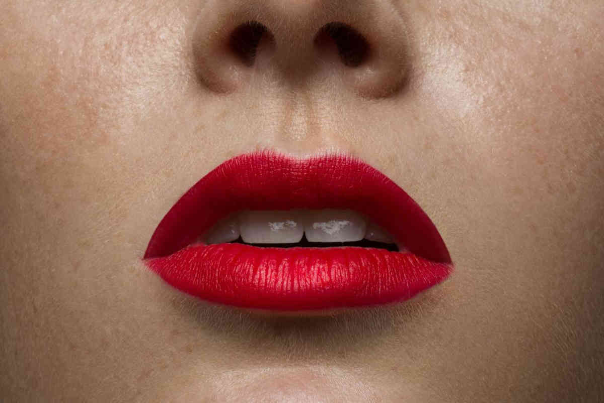 Labbra con rossetto rosso