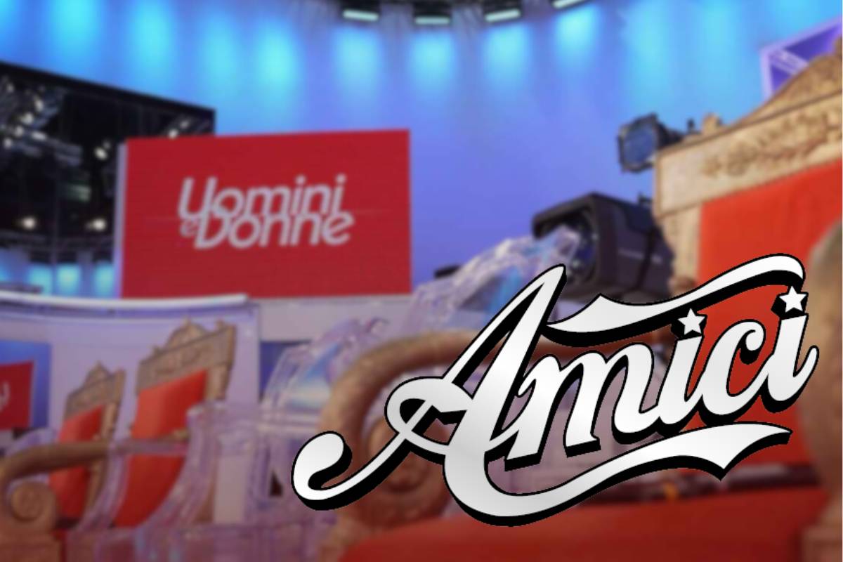 Studio di Uomini e Donne e logo di Amici