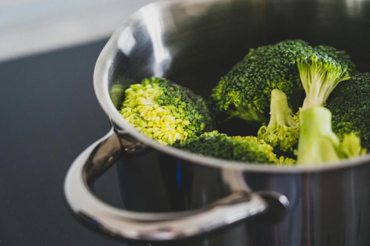 pentola con broccoli