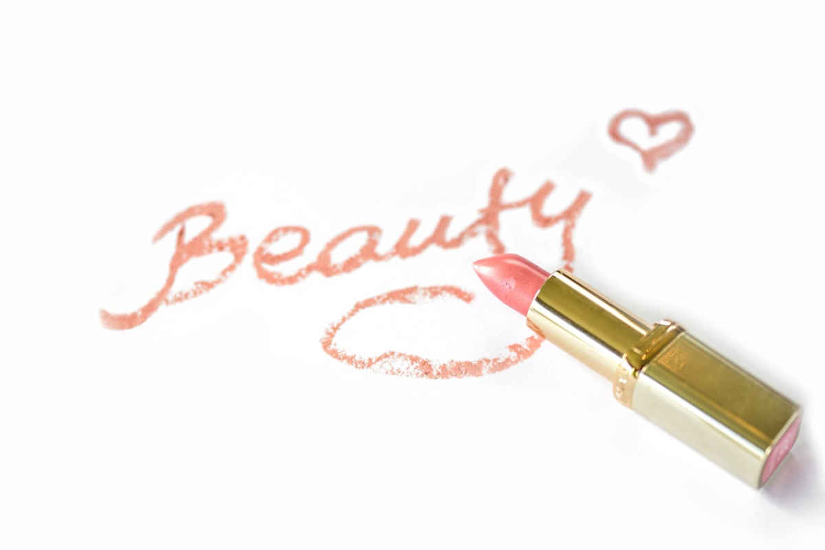 Rossetto che scrive "beauty"