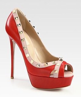 scarpe rosse valentino le decolletes peep toe con borchie perfette per capodanno pourfemme scarpe rosse valentino le decolletes