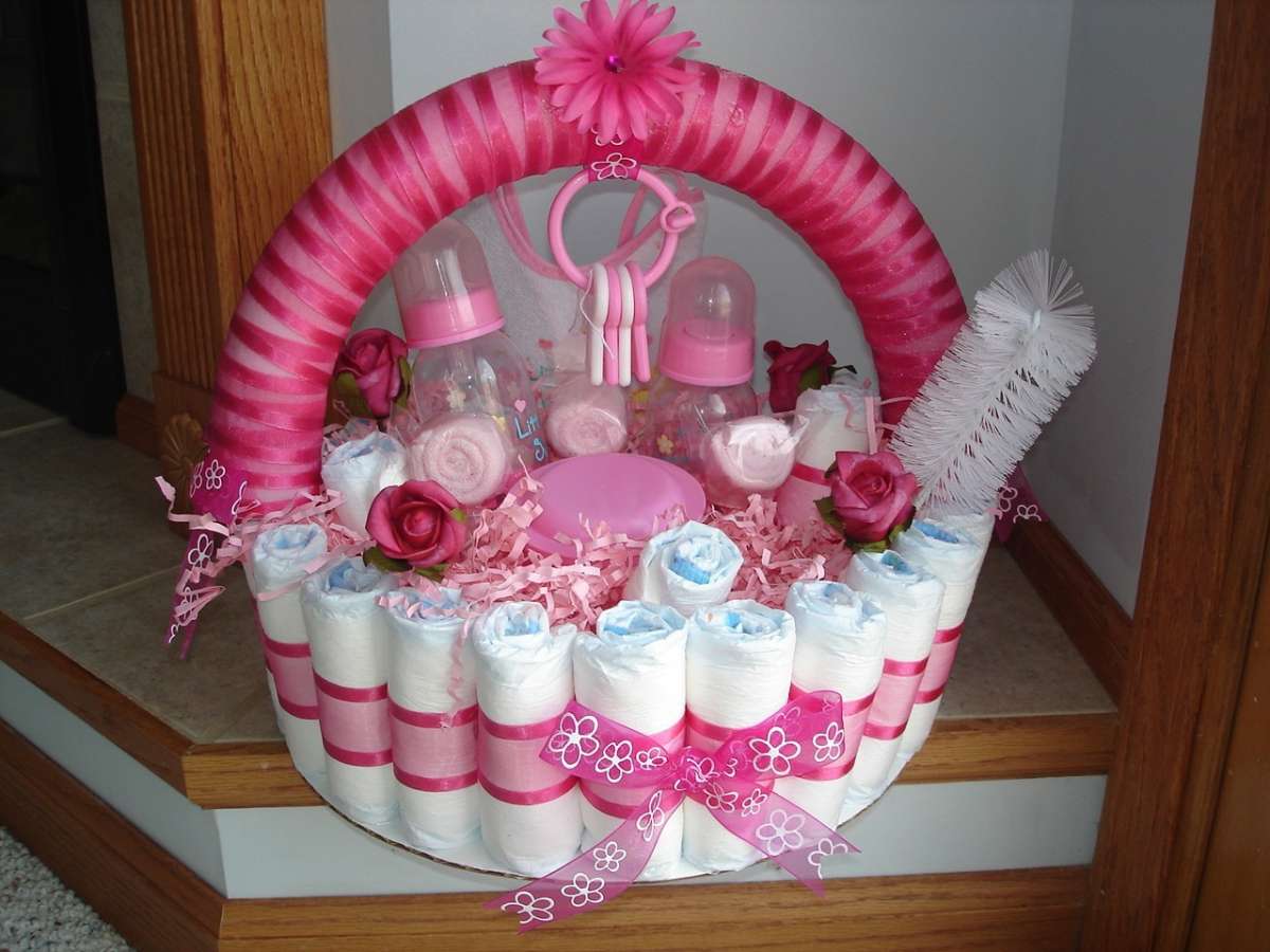 Pin di Igni Sebis su creativita  Cestini per baby shower, Torta