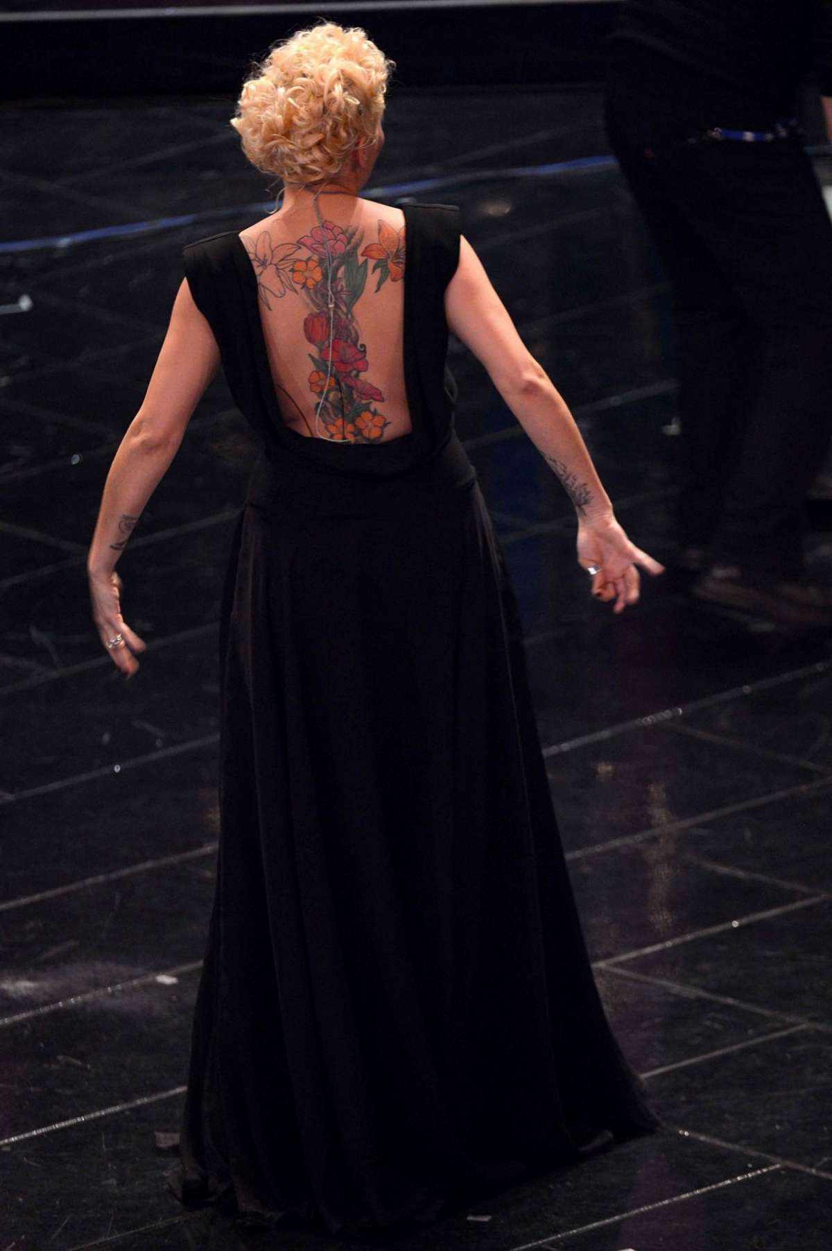 Tatuaggio sulla schiena di Malika Ayane