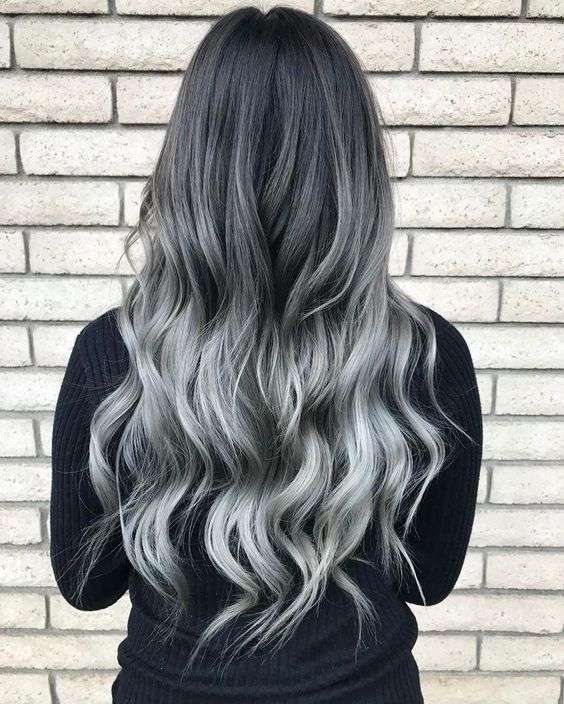 Shatush grigio argento per capelli lunghi e mossi